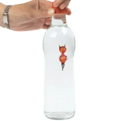 Waschbär Flaschenteufel mit Flasche & Mostkappe.