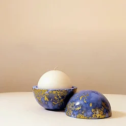 Waschbär Kleine Kugel-Duftkerze Lavendel.