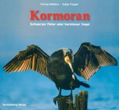 Waschbär Kormoran. Schwarzer Peter oder harmloser Vogel. New