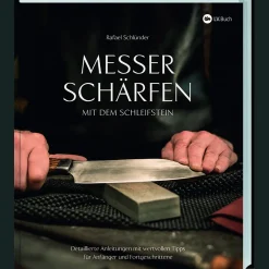 Waschbär Messer schärfen mit dem Schleifstein. Online