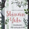 Waschbär Shinrin Yoku. Waldbaden. Die heilende Kraft der Natur. Hot