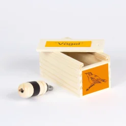 Waschbär Vogelpfeife Nachtigall. Hot